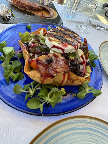 Qué Rico Restaurante Playa de San Juan - Santa Ana