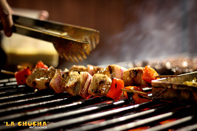 "LA CHUCHA ANTICUCHOS"
