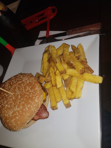 Just Play Bar & Grill - Gastronomía y hostelería