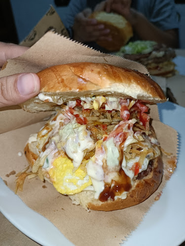 Opinii despre MONTAGU hamburguesas în Chaclacayo - Gastronomía y hostelería