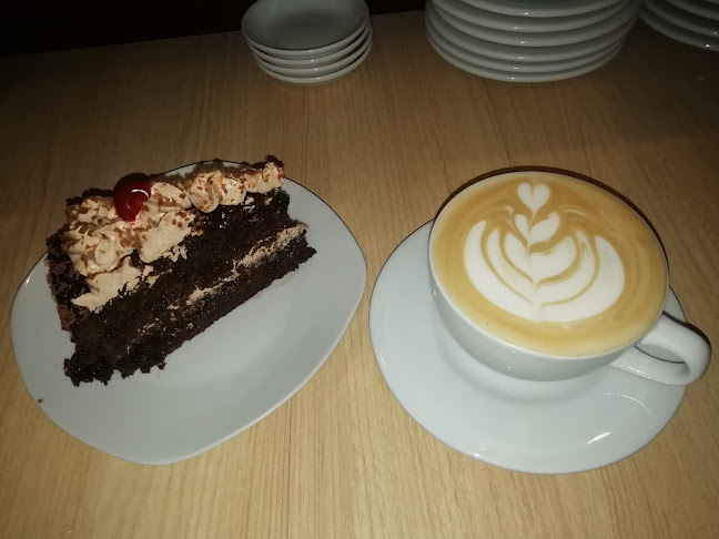 Opinii despre Café Heladería Cristalia în Huancayo - Gastronomía y hostelería