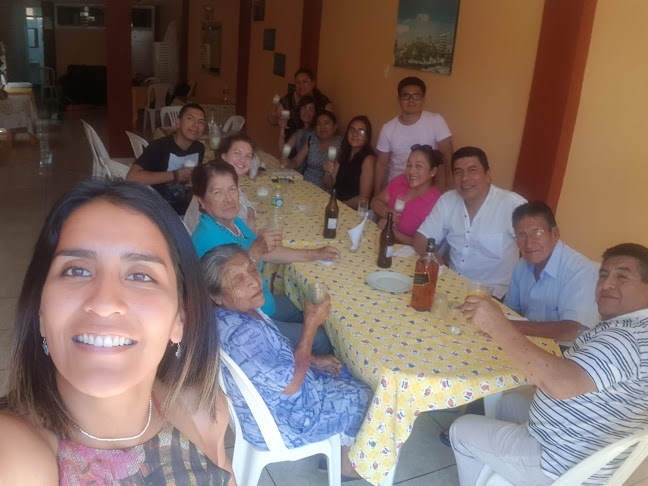 Pollería "El Crucero" - Santa Rosa