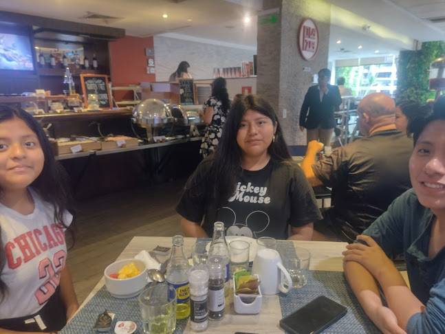 Comentarii opinii despre La Plaza Bar & Grill