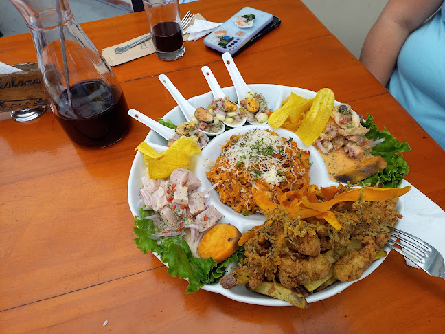 La Chalana Pescados Y Mariscos