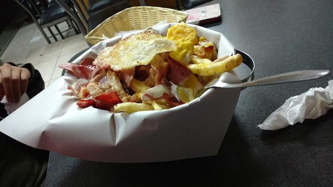 Manduka Salchipapas y Hamburguesas