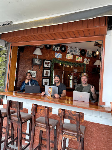 Opinii despre El Colono Coffee Shop în Oxapampa - Gastronomía y hostelería