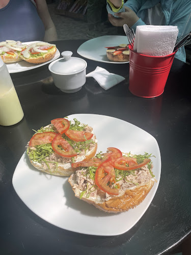 Comentarii opinii despre The Bagel Cafe