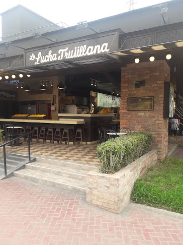 Av. Húsares de Junín 369, Trujillo 13008